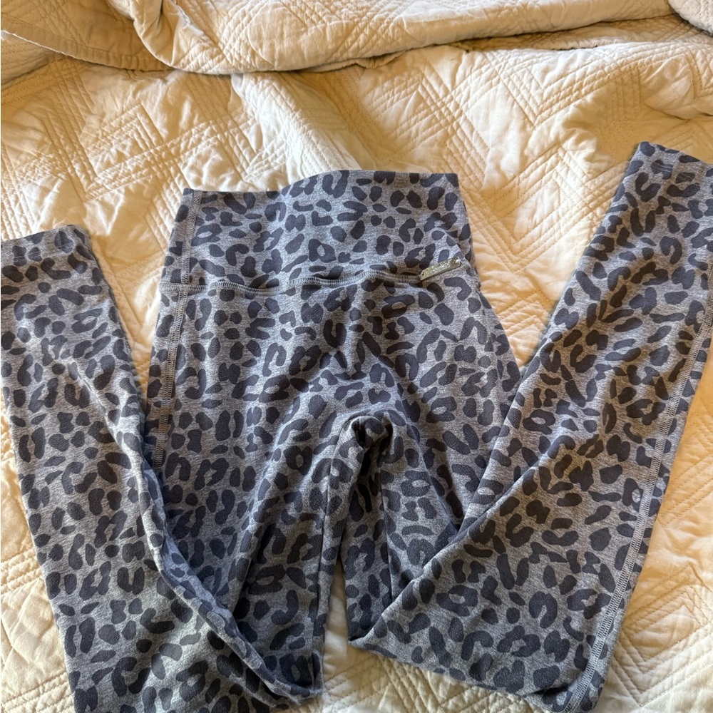 Bombshell Leopard Print Leggings - image 1